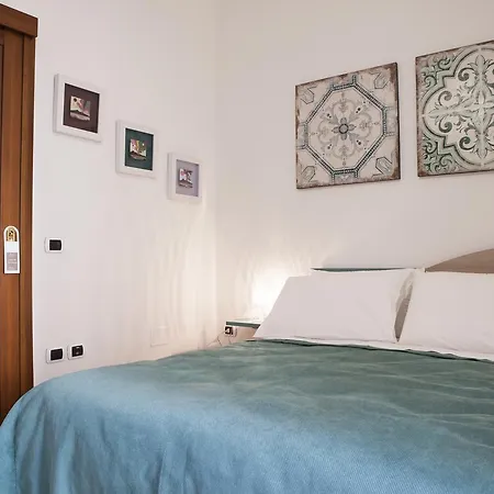 לינה וארוחת בוקר Isa Guest 3*